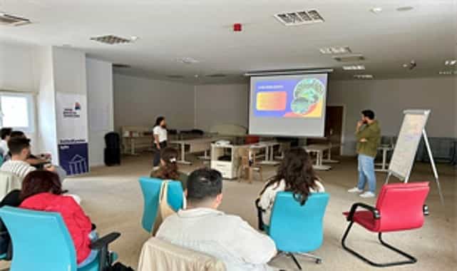 izmirde genclere belediye calismalari hakkinda egitim