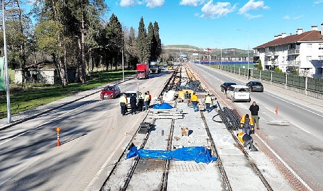 Raylar tam yol Kartepe'ye doğru döşeniyor 1 raylar tam yol kartepeye dogru doseniyor