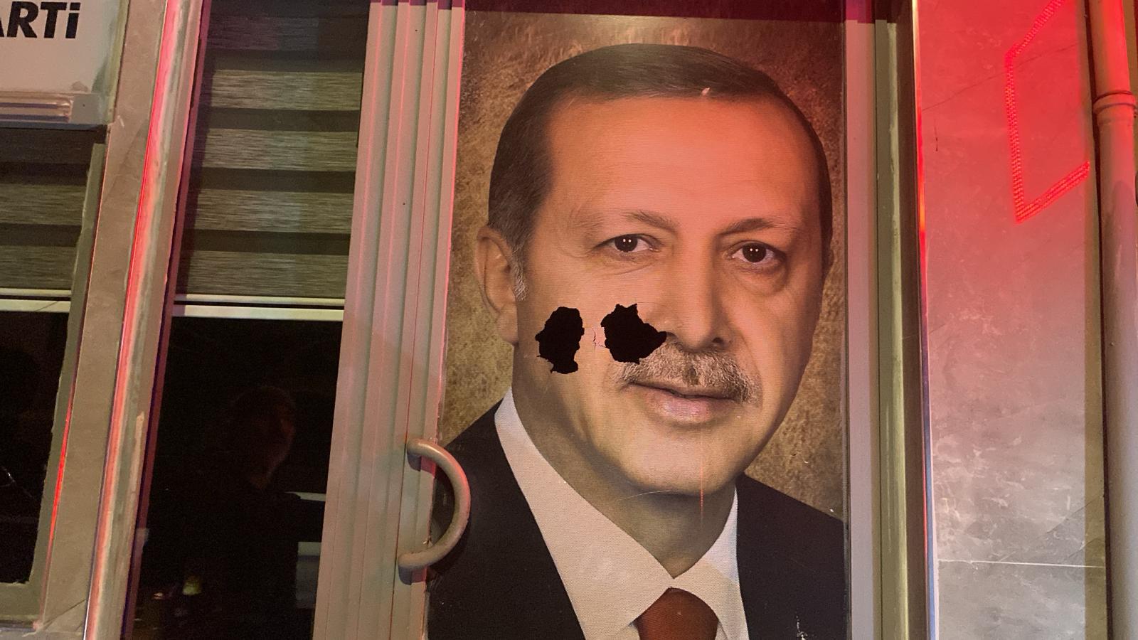 AK Parti Marmara İlçe Başkanlığına Taşlı Saldırı: CHP’li Gençlik Kolu Başkanı Gözaltında 1 WhatsApp Image 2026 02 04 at 17.14.59