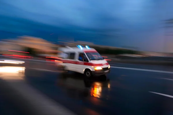 İstanbul’da Cezaevi Nakil Araçları Zincirleme Kaza Yaptı 1 AMBULANS.webp