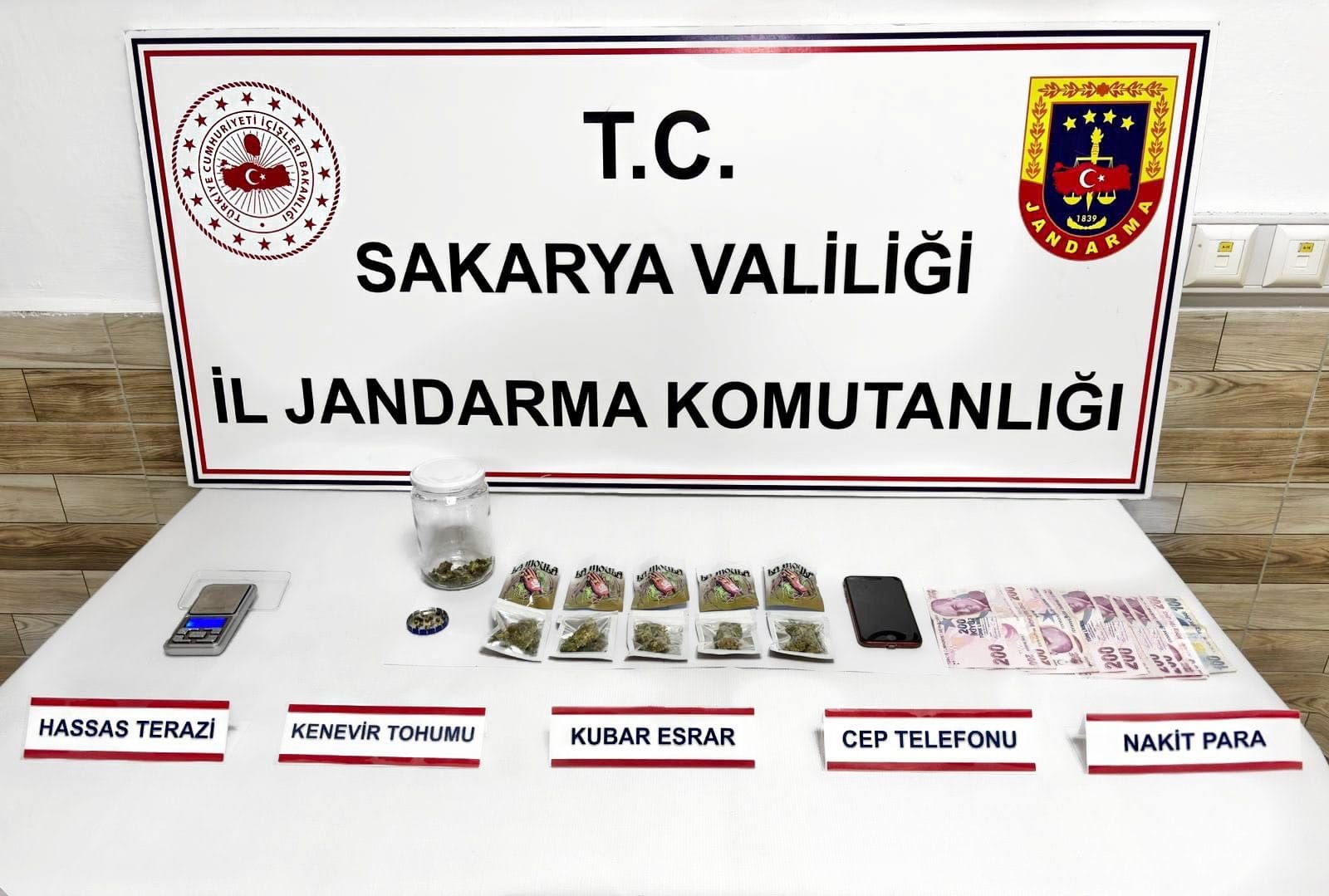 Jandarmadan Uyuşturucu Operasyonu: 3 Zehir Taciri Tutuklandı 1 SAKARYADA UYUSTURUCU OPERASYONU 3 TUTU 1237385 368027