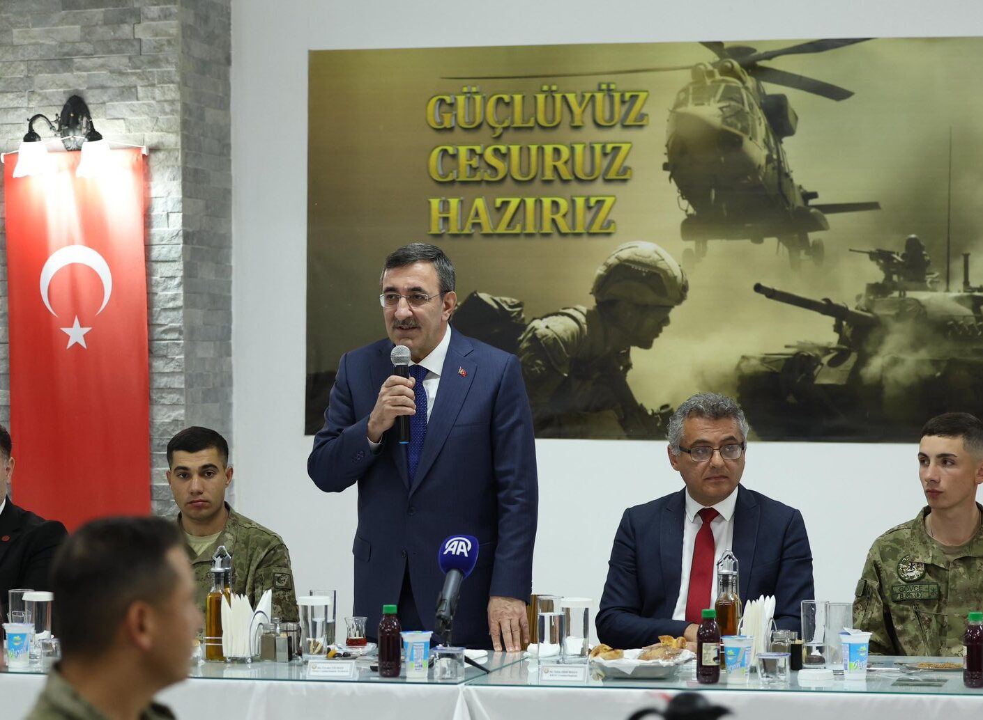 Cevdet Yılmaz KKTC’de Mehmetçik İle İftarda Buluştu 1 c e1772739731898