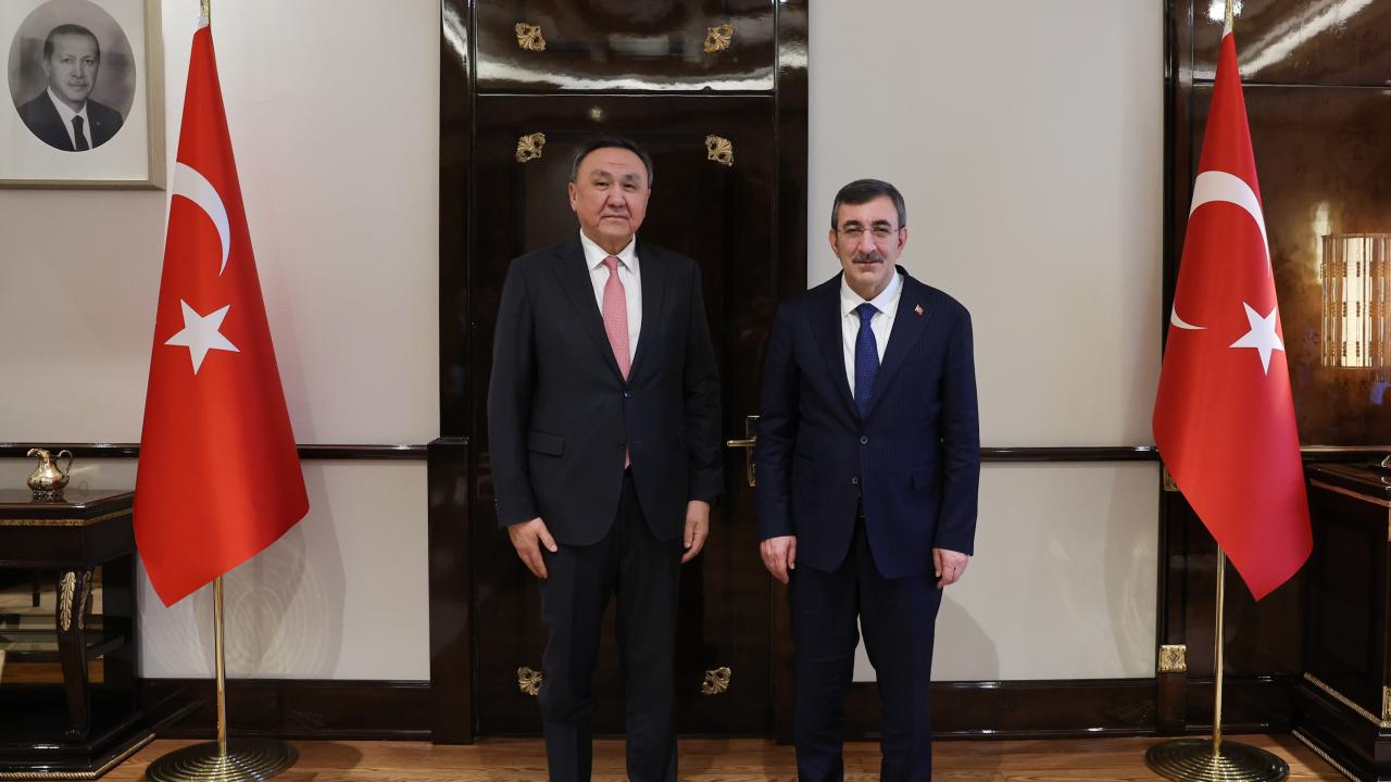 Cumhurbaşkanı Yardımcısı Cevdet Yılmaz, TDT Genel Sekreteri Ömüraliyev’i Kabul Etti 1 omuraliyev cevdet yilmazaa 2445412