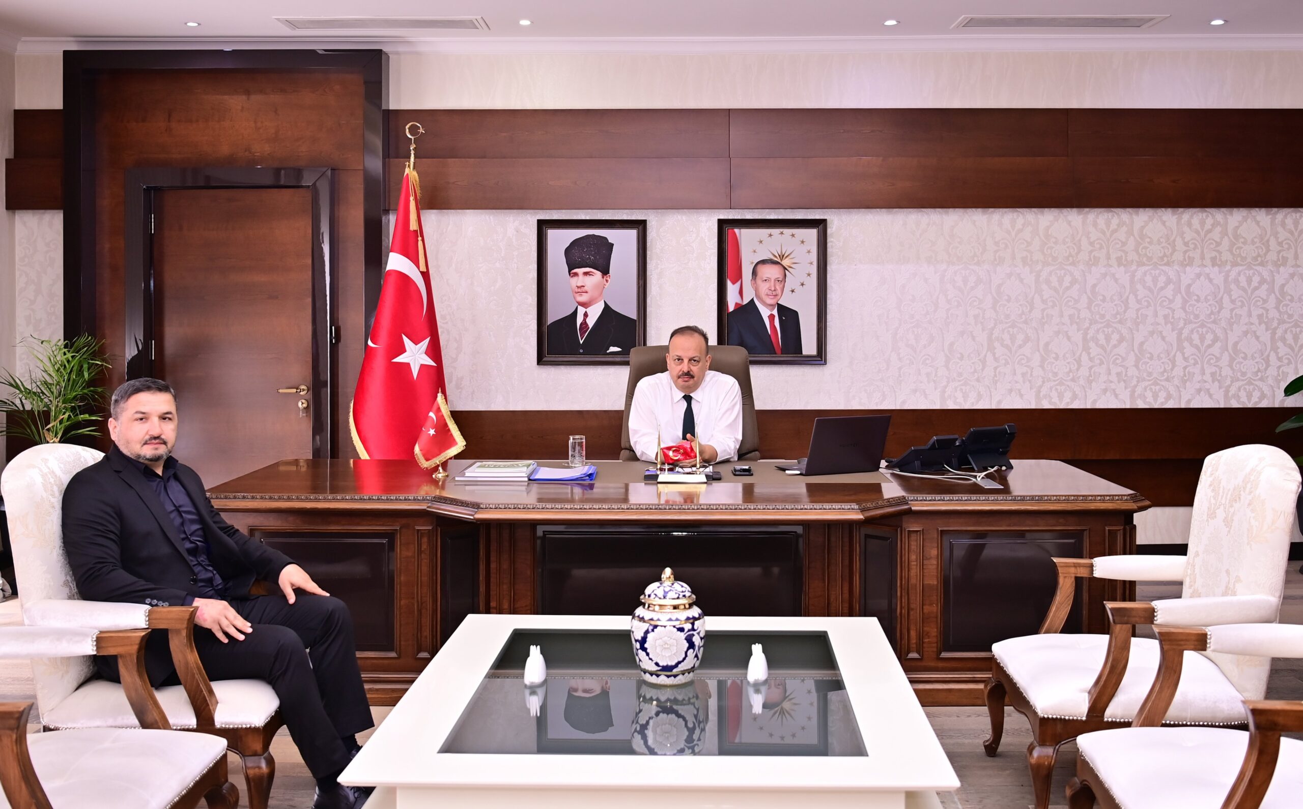 HF2SOfIWsAApw7B scaled