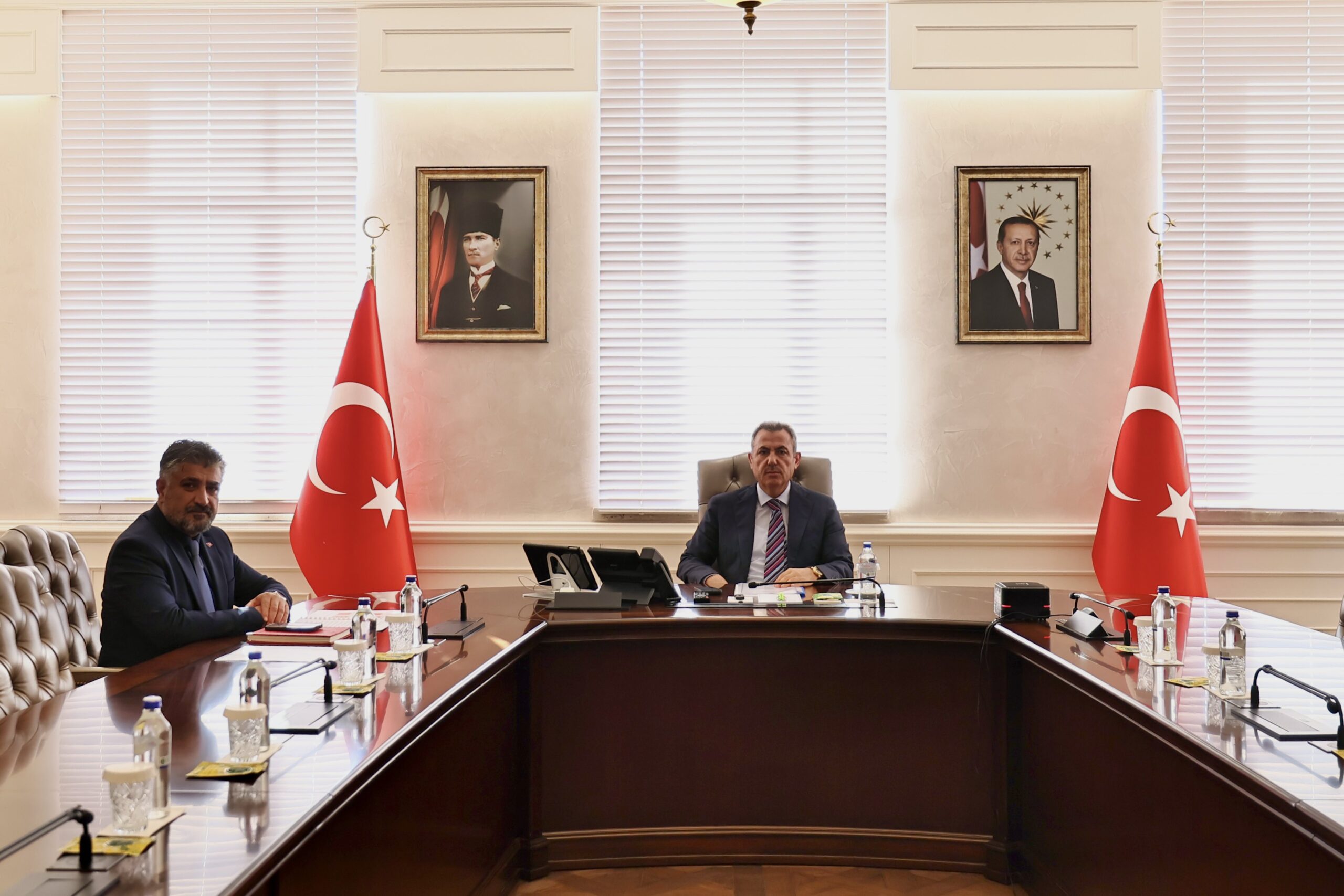 HFU0euvWYAApBEN scaled