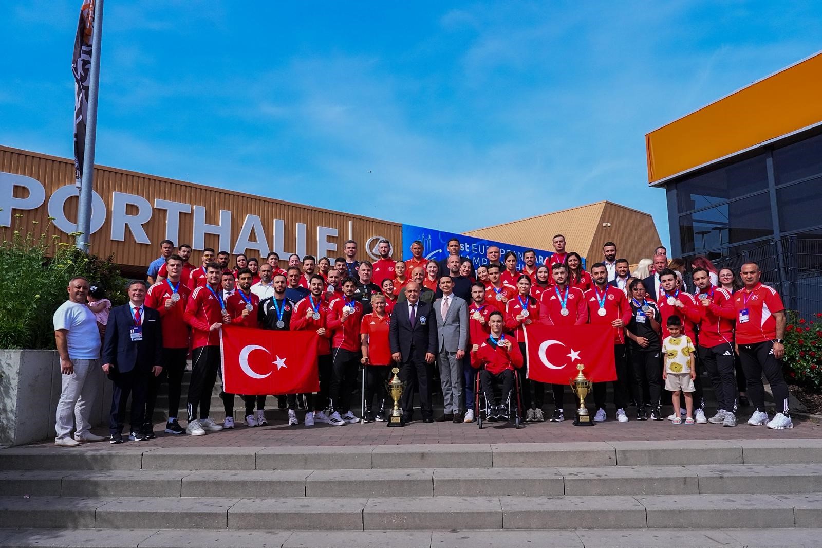 Bakan Bak’tan Karate Milli Takımı’na Tebrik Mesajı: “Ay-Yıldızlı Bayrağımızı Gururla Temsil Ettiler” 1 BAKAN BAKTAN MILLI KARATECILERE TEBRIK 1330680 395354