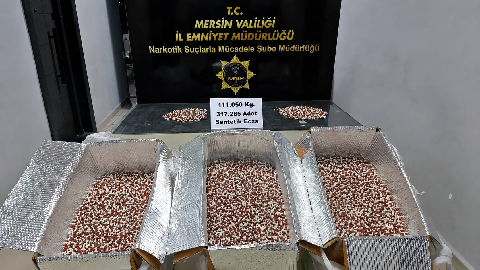 Mersin’de Uyuşturucu Operasyonu: 317 Bin 285 Adet Sentetik Ecza Ele Geçirildi 1 MERSINDE 317 BIN 285 ADET SENTETIK ECZA 1325701 393799