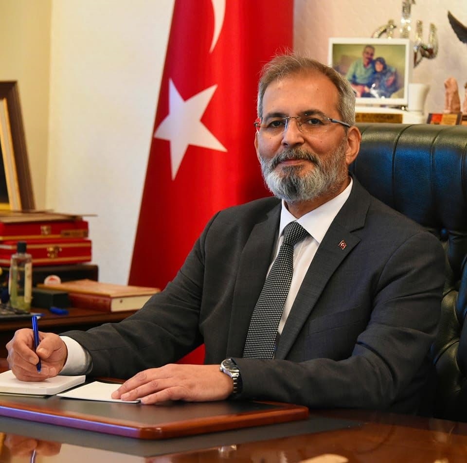 ESKI BELEDIYE BASKANINA NITELIKLI DOLAND 1355784 402548