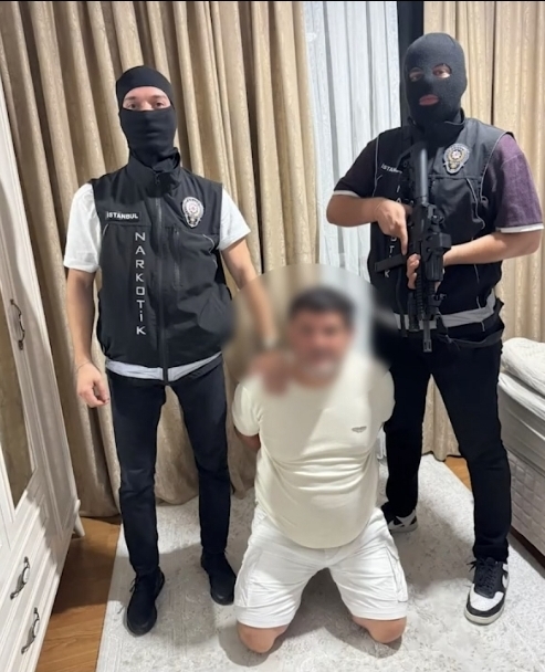 TACIKISTAN TARAFINDAN KIRMIZI BULTENLE A 1433446 426045