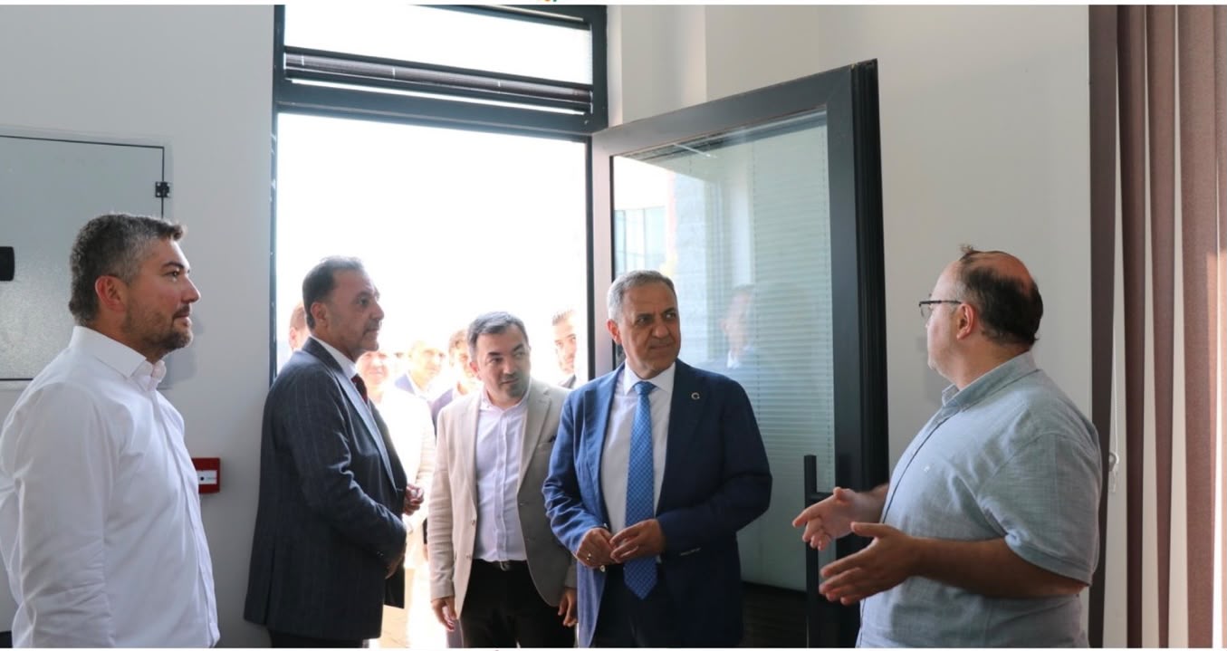 Yalova Valisi Dr. Ahmet Hamdi Usta’dan Yalova Teknopark’a Ziyaret 1 WhatsApp Image 2026 07 21 at 19.17.37