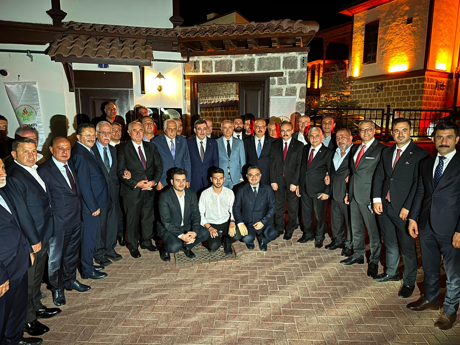 Ankara’da Siirt İçin Tarihi Buluşma! Devlet Zirvesi ve İş Dünyasından Güçlü Yatırım Mesajı 1 WhatsApp Image 2026 07 24 at 18.32.00