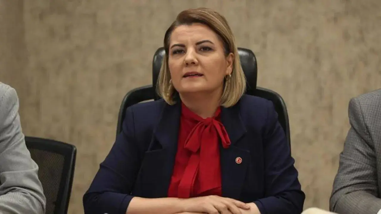 fatma kaplan hurriyet kimdir gozaltina alinan izmit belediye baskani fatma kaplan hurriyet in hayati