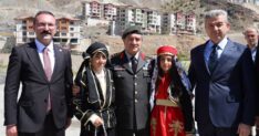 GENELKURMAY BASKANI ORGENERAL BAYRAKTARO 1469157 437153