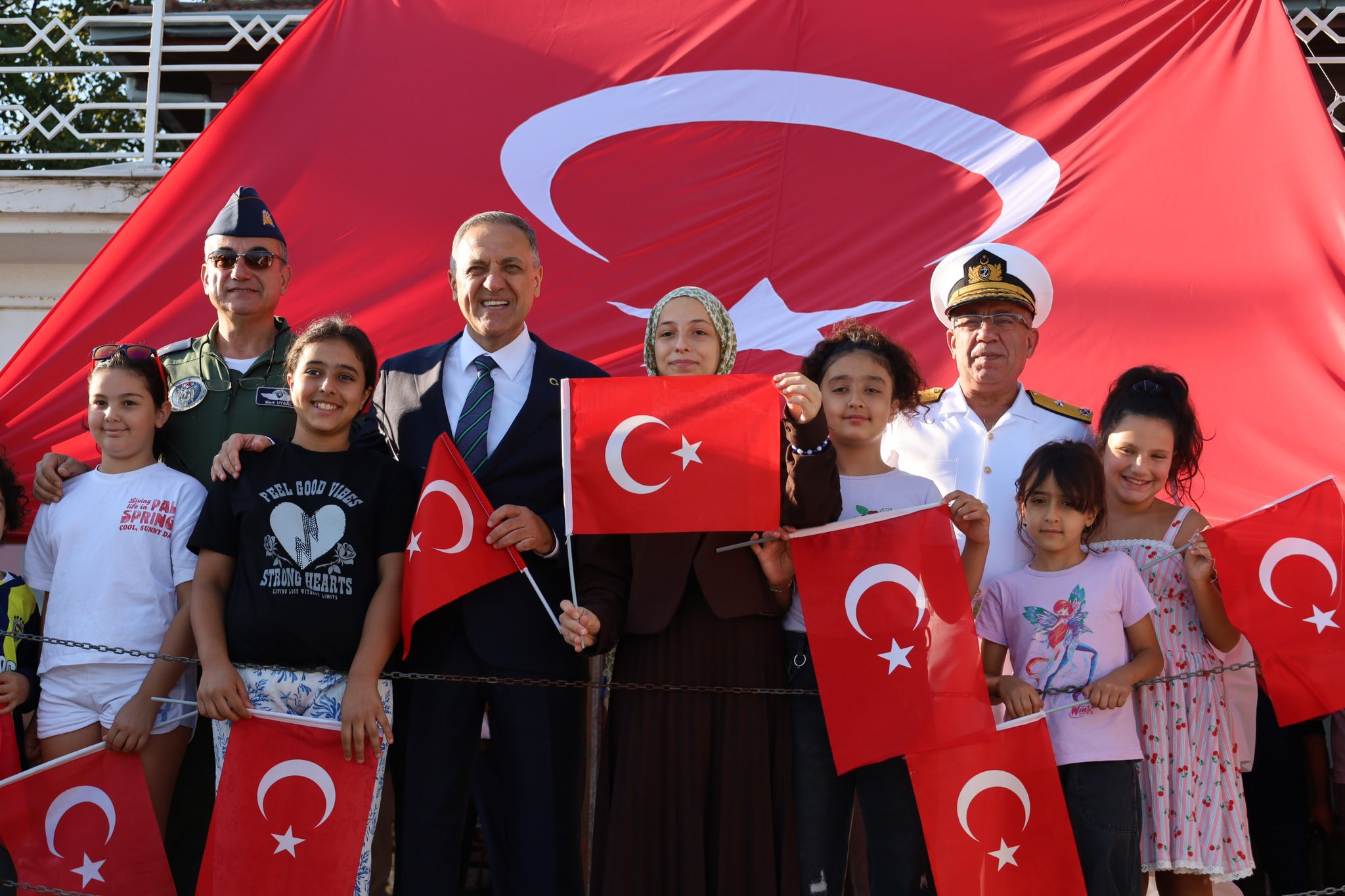 TCG Anadolu Ve TCG Heybeliada Yalova Açıklarında Yürüyen Köşk’ü Selamladı 1 HQFCBnlWQAAJK 2