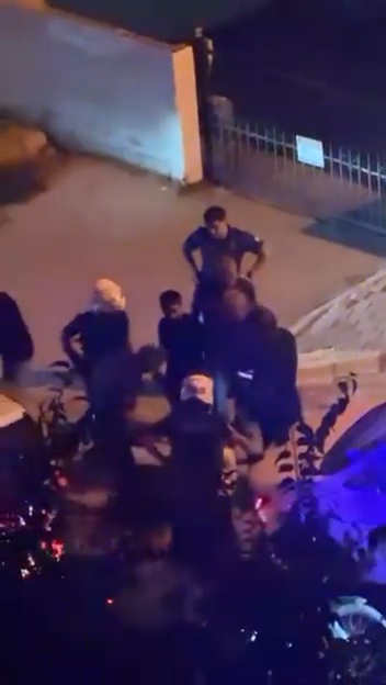 Adana’da İş Yerine Silahlı Saldırı Düzenleyen Şüpheli Motosikletli Kovalamaca Sonucu Yakalandı 1 IS YERINI KURSUNLAYAN SUPHELI POLISIN T 1477199 439584