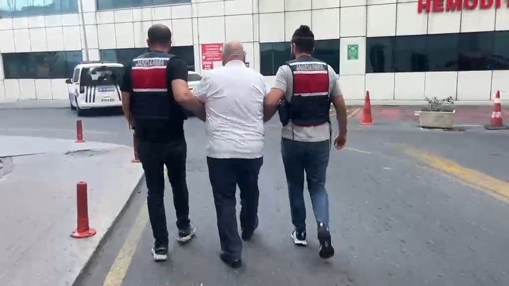 İstanbul’da Kendini MİT Mensubu Olarak Tanıtan Dolandırıcılar Yakalandı 1 ISTANBULDA KENDILERINI MIT GOREVLISI OL 1462415 435109