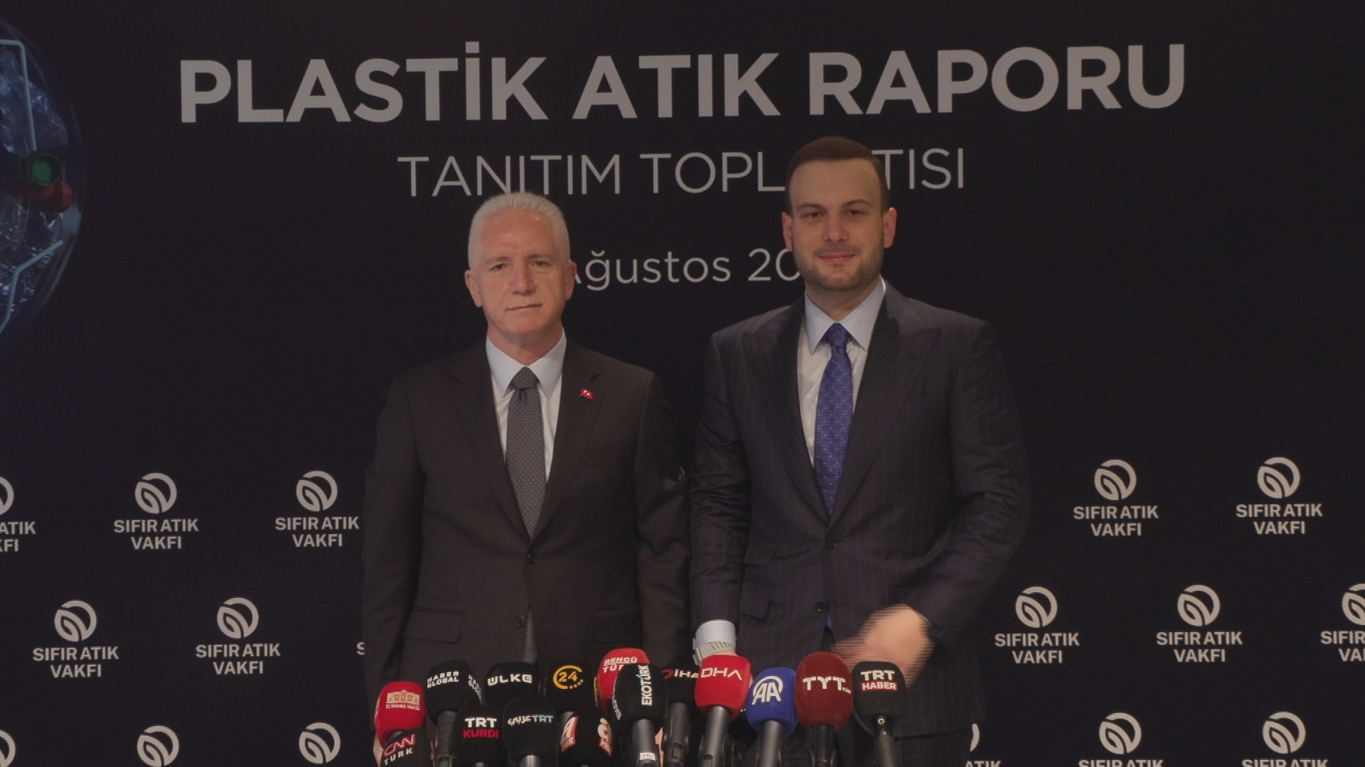 İstanbul Valisi Gül ve Sıfır Atık Vakfı Başkanı Ağırbaş’tan Plastik Atık Raporu Açıklaması 1 VALI DAVUT GUL CEVRE MESELESI SADECE MI 1442293 428931