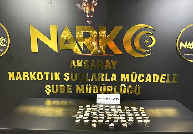 Aksaray’da Uyuşturucu Operasyonu: Şüphelilerin Midesinden 535 Gram Metamfetamin Çıktı 1 YAKALANACAKLARINI ANLAYINCA 535 GRAM UYU 1482694 441121
